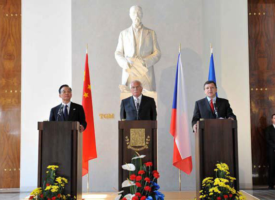 Wen Jiabao will travel to Prague for a summit with his European Union counterparts