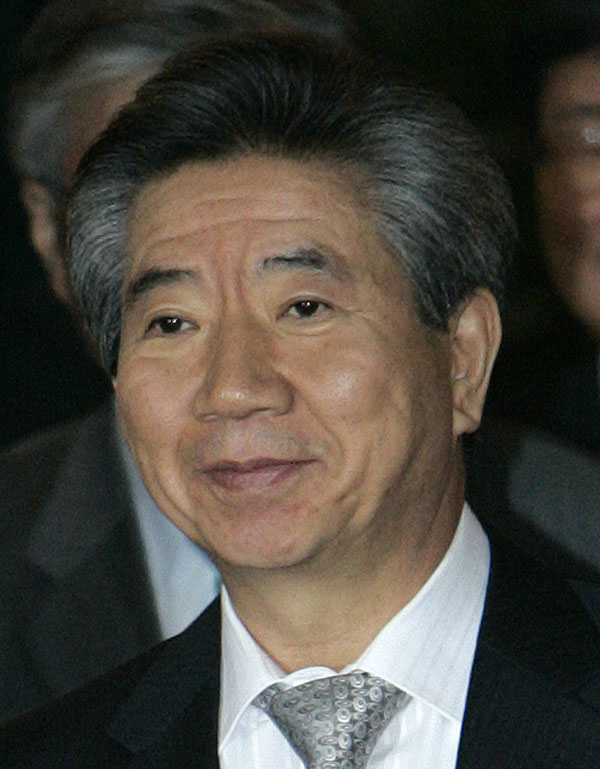 Roh Moo-hyunshaped by contradictions between his philosophy and behavior.