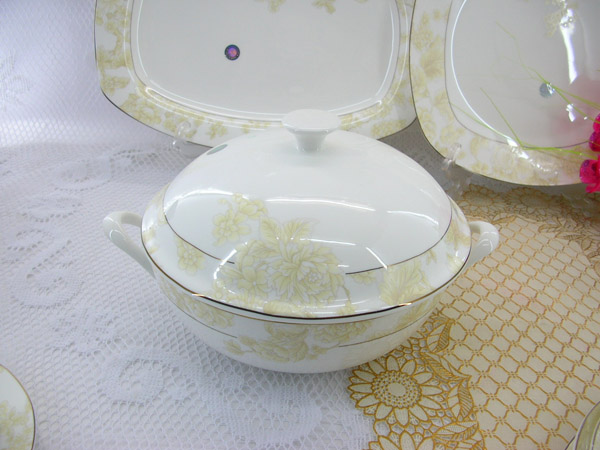 Fine bone china tableware